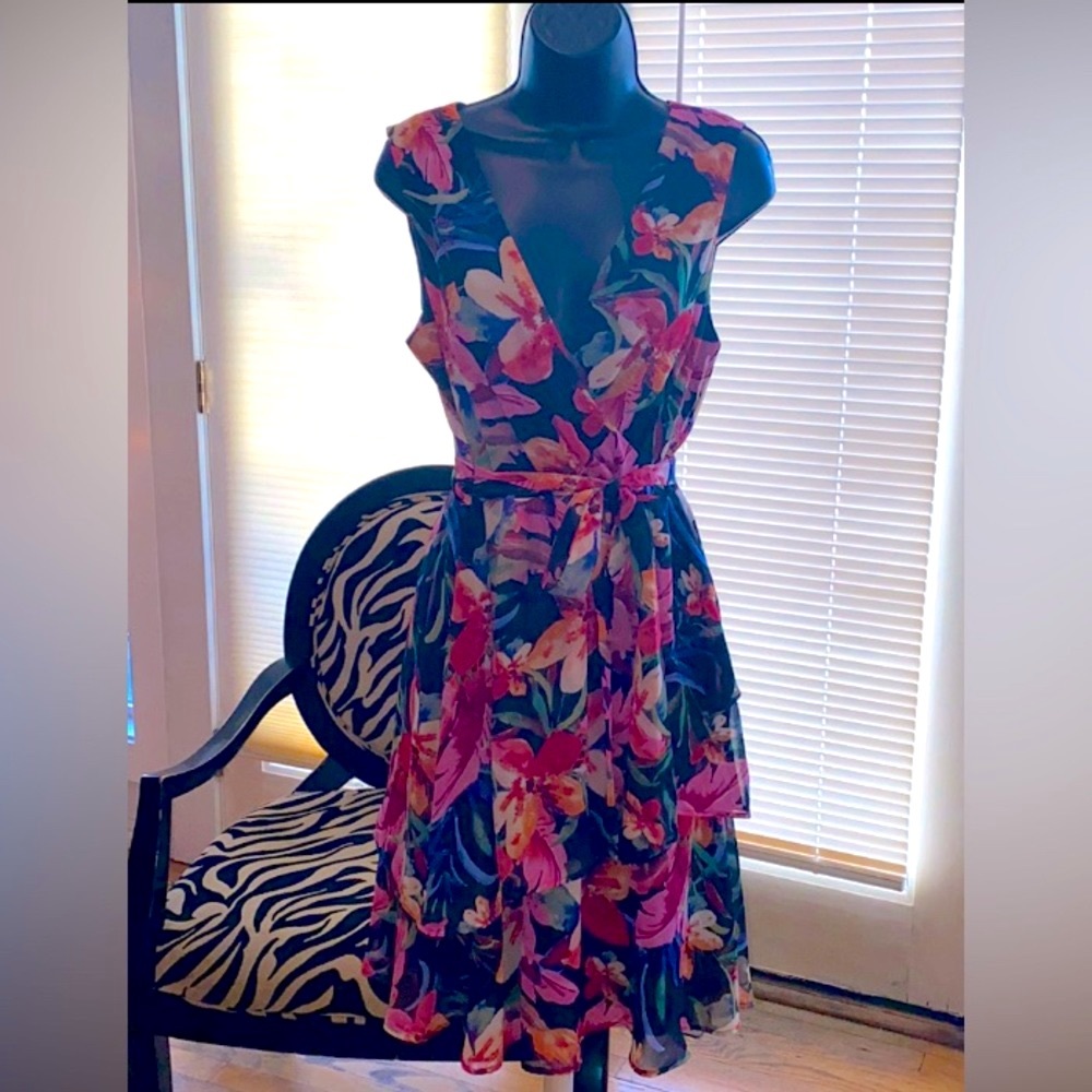 DConnected apparel floral chiffon dress sized 6